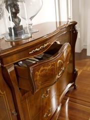 Буфет из массива орехового оттенка с центральными ящиками и боковыми дверками - gri/070