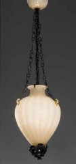 Люстра с фигурным плафоном, подвешенным на черной цепи - gab/162