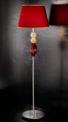 Торшер с красным абажуром на металлической ножке, украшенной бусинами - gab/042