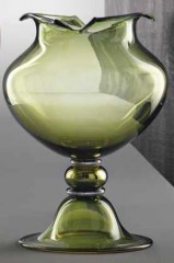 Ваза из зеленоватого стекла с рассеченным горлышком - gab/189