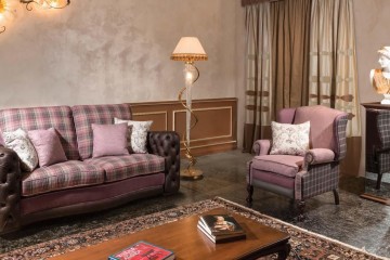 Гостиная с мягкой мебелью в клетчатой обивке - mon/466