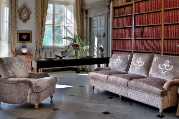 Гостиная с широким письменным столом цвета мокко - mon/465