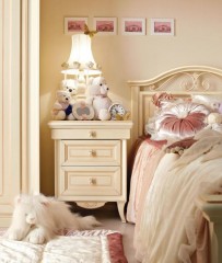 Прикроватная тумба цвета слоновой кости с 3 ящиками - pm4/047