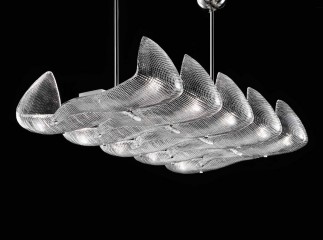 Горизонтальная люстра с широким плафоном из 5 фигурных стеклянных элементов с орнаментом - gls/421