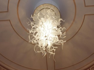 Эксклюзивная люстра из спиралей из дутого белого матового стекла - gls/513