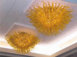 Стильная люстра под потолок из золотистых стеклянных спиралей - gls/526