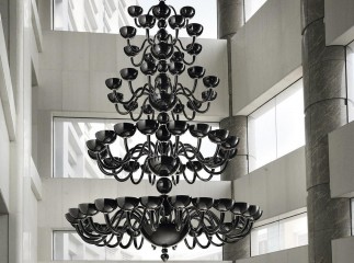 Большая черная четырехъярусная люстра на 60 ламп для просторных холлов - gls/242