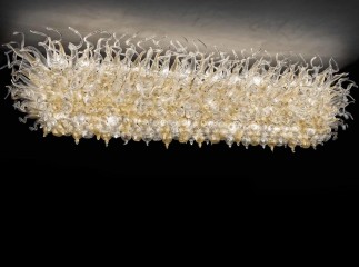 Большая горизонтальная люстра под потолок из фигурных стеклянных элементов в бежевой цветовой гамме - gls/555