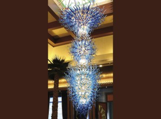 Длинная вертикальная люстра из синего и голубого стекла - gls/506