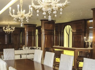 Стильная люстра на 8 свечей из муранского стекла цвета слоновой кости - gls/166