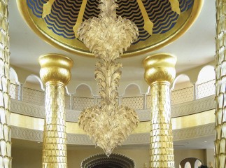 Длинная фигурная двухъярусная люстра из объемных стеклянных листьев цвета шампанского - gls/363