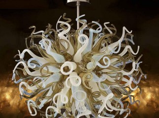 Оригинальная подвесная люстра из стеклянных завитков белого и песочного оттенка - gls/529