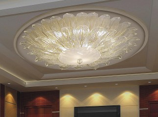 Большая люстра из двух рядов широких резных листьев цвета шампанского с матовым рассеивателем - gls/290