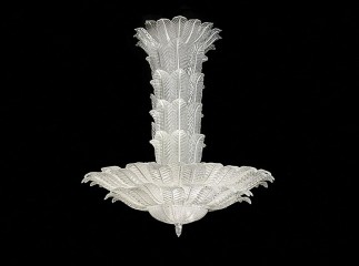 Эффектная вертикальная люстра из широких резных стеклянных листьев - gls/302