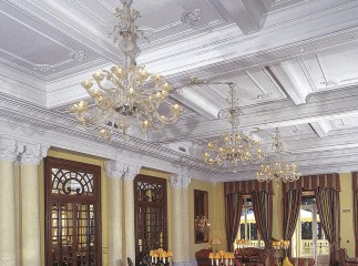 Большая люстра из прозрачного венецианского стекла на позолоченном каркасе - gls/190