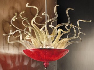 Яркая стеклянная люстра с золотисто-желтыми спиралями в красной чаше - gls/547