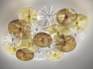 Широкая люстра из рифленых стеклянных дисков в бежевой цветовой гамме - gls/587