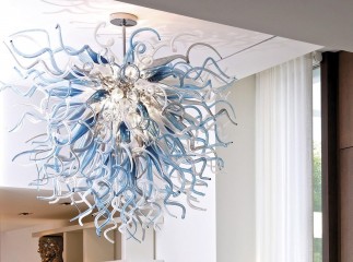 Дизайнерская люстра из голубых и белых стеклянных завитков - gls/499
