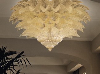 Бежевая люстра из широких волнистых стеклянных листьев - gls/354