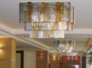 Дизайнерская прямоугольная люстра из декоративного янтарного и серебристо-серого стекла - gls/332