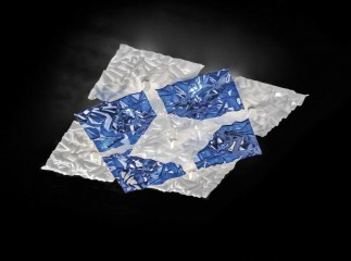 Оригинальная дизайнерская стеклянная люстра из белых и голубых квадратов - gls/610