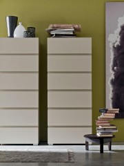 Вертикальный бежевый комод с 6 ящиками без ручек - mrn/202