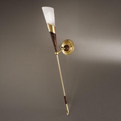Позолоченное бра с белым плафоном на длинной наклонной ножке - mml/215