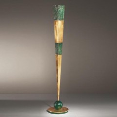 Узкий позолоченный торшер с перфорированными зелеными вставками - mml/196