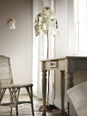 Торшер с 3 белыми плафонами в форме колокольчиков с зелеными ветками с листьями - mml/169