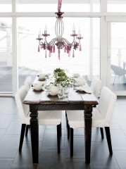 Фигурная серебристая люстра на 5 свечей с розовыми стеклянными украшениями - mml/044