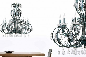 Большая резная люстра из темного металла с хрустальными розетками и подвесками - mml/050