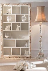 Открытый белый книжный шкаф с резной бежевой рамой - bts/130