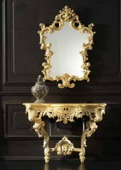 Фигурное настенное зеркало в ажурной позолоченной раме - bts/014