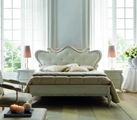 Светлая кровать с фигурным изголовьем, оформленным пуговицами - mto/036