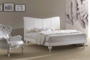 Белая двуспальная кровать с фигурным изголовьем и подушкой-валиком - pma/145