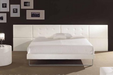 Белая кровать с широким прямоугольным декорированным изголовьем - pma/136