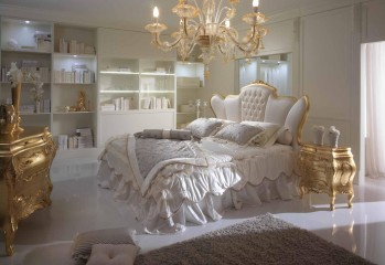 Большая двуспальная кровать с фигурным изголовьем, декорированным каретной стяжкой в центре - pma/096