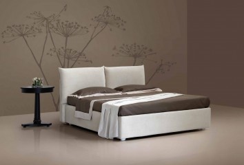 Белая двуспальная кровать с 2 подушками на изголовье - pma/004