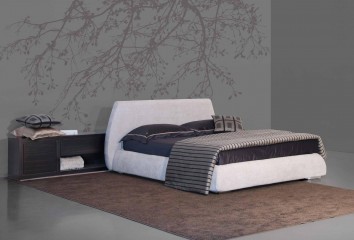 Двуспальная кровать с фигурным изголовьем в белой замшевой обивке - pma/011