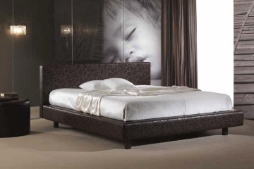 Двуспальная кровать в темно-коричневой кожаной обивке с цветочными узорами - pma/157