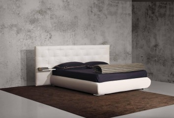 Двуспальная кровать цвета слоновой кости с широким мягким стеганым изголовьем с боковыми полочками - pma/005