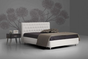 Белая двуспальная кровать с мягким изголовьем, украшенным каретной стяжкой - pma/003