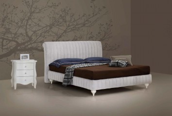 Кровать с мягким изголовьем в белой стеганой замшевой обивке - pma/007