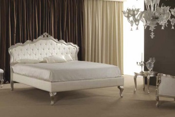 Белая кровать с фигурным изголовьем в серебристой резной раме - pma/164