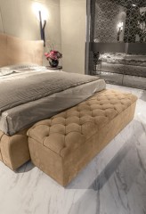 Прикроватная скамья с откидным сиденьем в обивке из светло-коричневого нубука - lgh/146