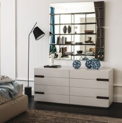 Белый комод с 8 ящиками в контрастной отделке - ctn/450