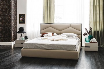 Кровать с декорированным мягким изголовьем в бежевой кожаной обивке - ctn/459