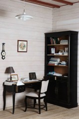 Черный кабинет из массива со светлым кабинетным стулом - ynl/274