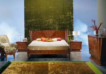 Спальня из массива орехового оттенка с интарсией и кружевными узорами - cpn/074