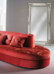 Напольное зеркало в широкой серебристой раме с резным декором - mdg/0796